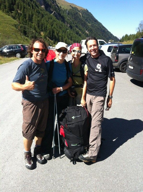 Une partie de l'équipe de l'organisation en route pour Arpitettaz